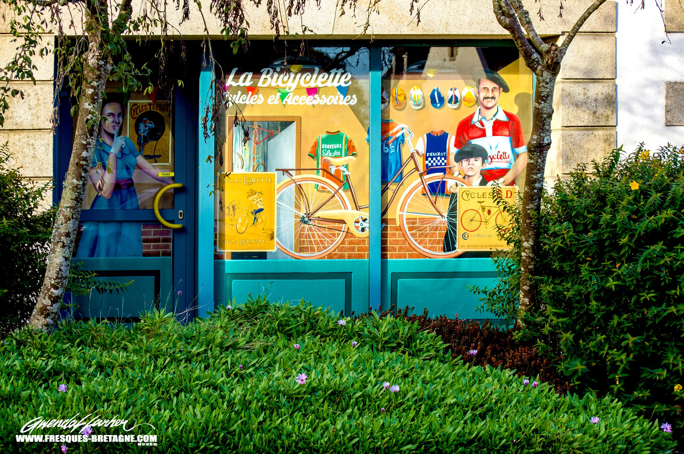 Faux magasin de vélo peint dans un commerce vacant à Guerlesquin